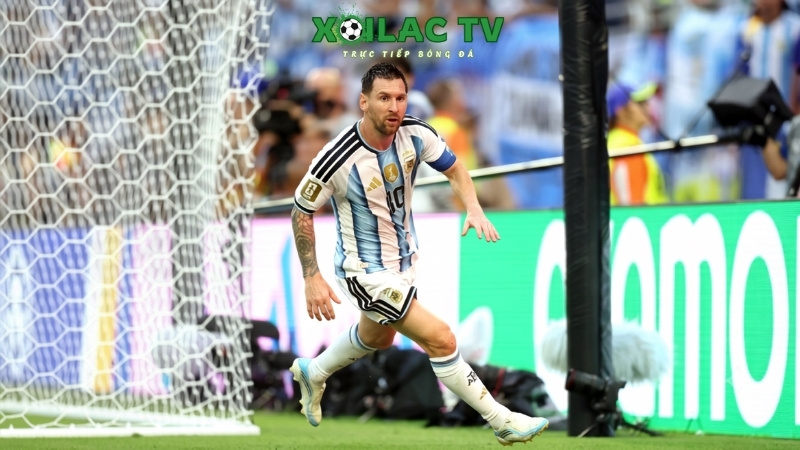 Messi ghi bàn mở tỷ số
